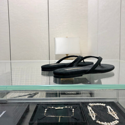 THONG SLIDE IN BLACK SUEDE