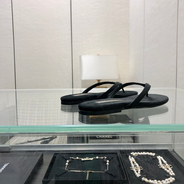 THONG SLIDE IN BLACK SUEDE