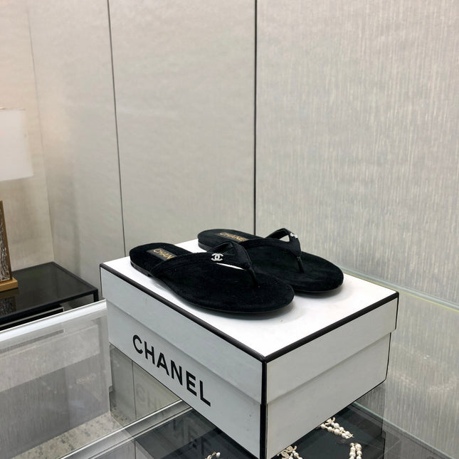 THONG SLIDE IN BLACK SUEDE