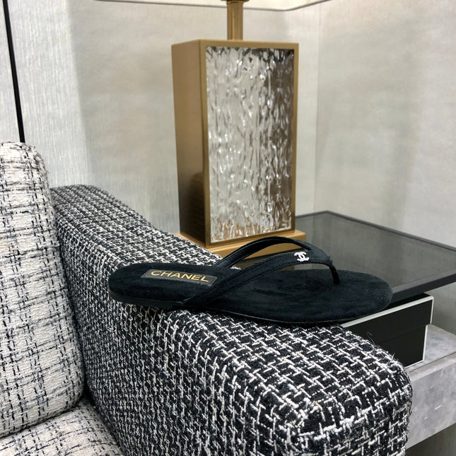 THONG SLIDE IN BLACK SUEDE