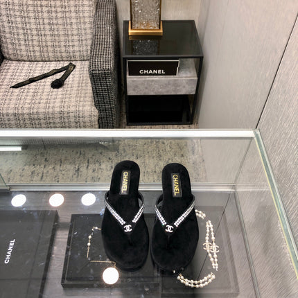 THONG SLIDE IN BLACK SUEDE WITH WHITE RHINSTONES