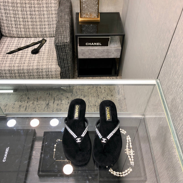 THONG SLIDE IN BLACK SUEDE WITH WHITE RHINSTONES