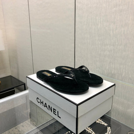 THONG SLIDE IN BLACK SUEDE WITH CRYSTALS