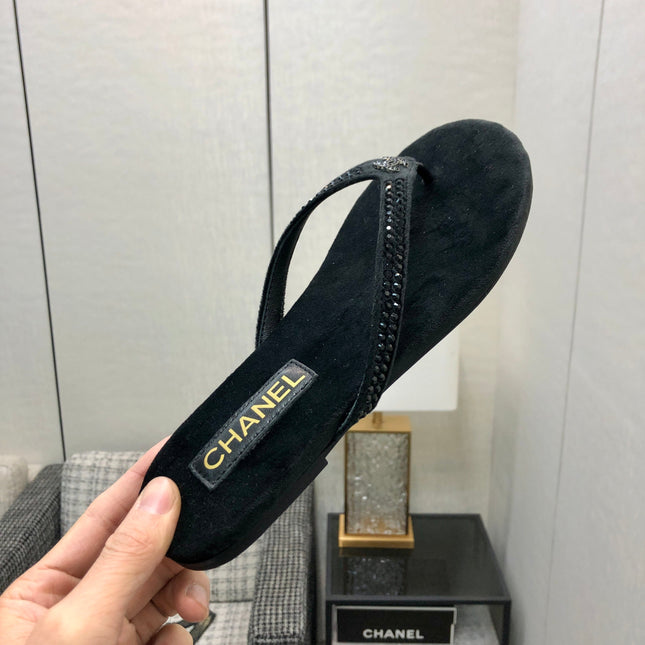 THONG SLIDE IN BLACK SUEDE WITH CRYSTALS