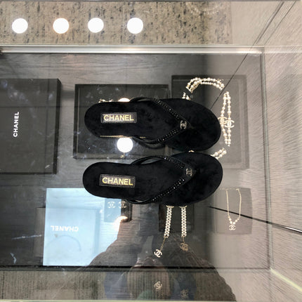 THONG SLIDE IN BLACK SUEDE WITH CRYSTALS