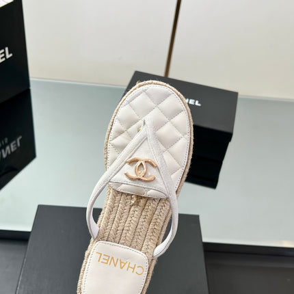 FLIP-FLOPS IN WHITE LAMBSKIN WITH RAFFIA