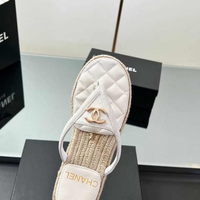 FLIP-FLOPS IN WHITE LAMBSKIN WITH RAFFIA