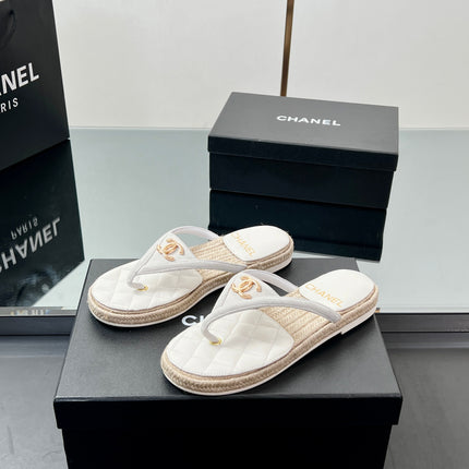 FLIP-FLOPS IN WHITE LAMBSKIN WITH RAFFIA