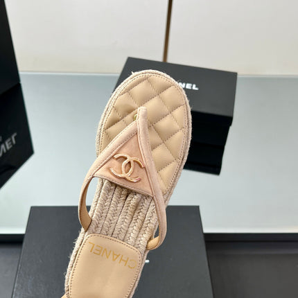 FLIP-FLOPS IN BEIGE LAMBSKIN WITH RAFFIA
