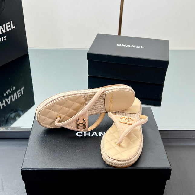 FLIP-FLOPS IN BEIGE LAMBSKIN WITH RAFFIA