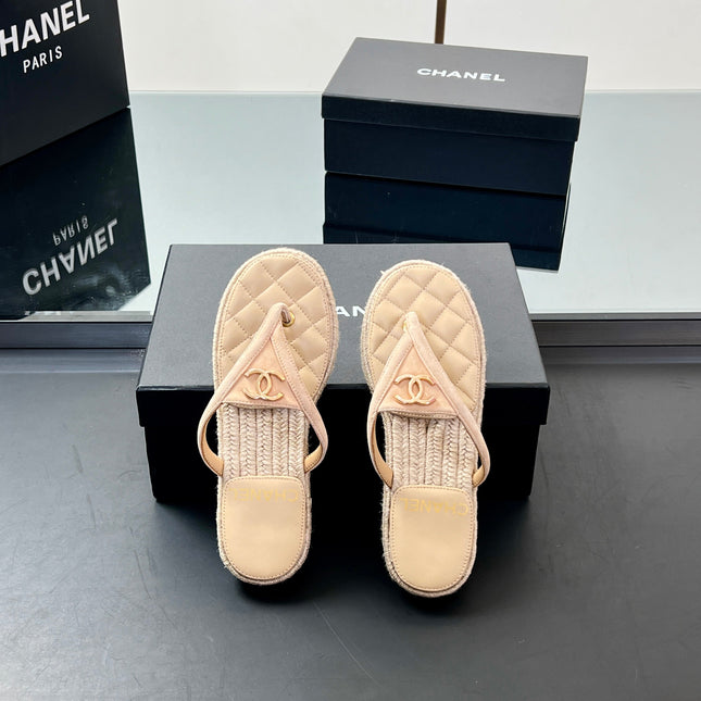 FLIP-FLOPS IN BEIGE LAMBSKIN WITH RAFFIA