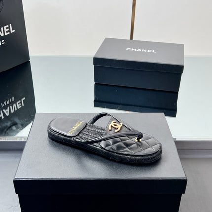 FLIP-FLOPS IN BLACK LAMBSKIN WITH RAFFIA