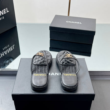 FLIP-FLOPS IN BLACK LAMBSKIN WITH RAFFIA