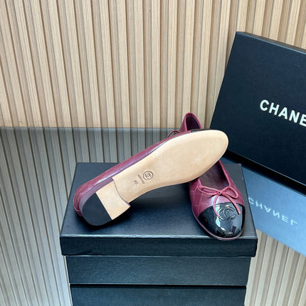 CHANEL 25S BALLET FLATS 20MM IN DEEP PLUM AND BLACK CALFSKIN GLOSSY WITH BOW