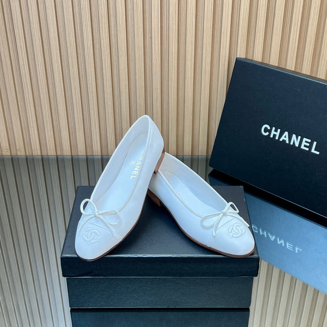 CHANEL 25S BALLET FLATS 20MM IN WHITE CALFSKIN WITH BOW