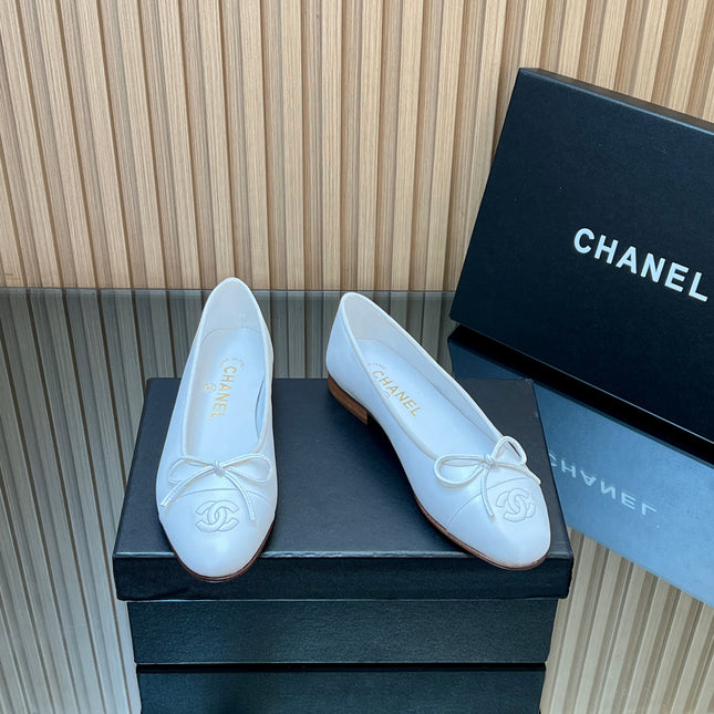 CHANEL 25S BALLET FLATS 20MM IN WHITE CALFSKIN WITH BOW