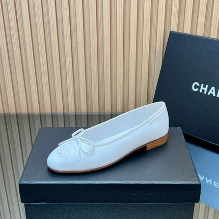 CHANEL 25S BALLET FLATS 20MM IN WHITE CALFSKIN WITH BOW
