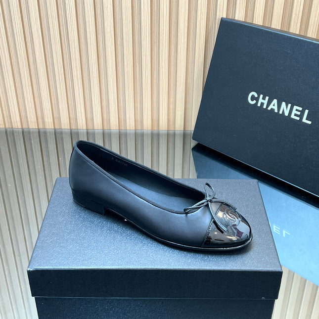 CHANEL 25S BALLET FLATS 20MM IN BLACK CALFSKIN GLOSSY TOE WITH BOW