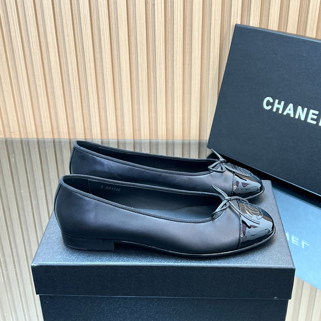CHANEL 25S BALLET FLATS 20MM IN BLACK CALFSKIN GLOSSY TOE WITH BOW