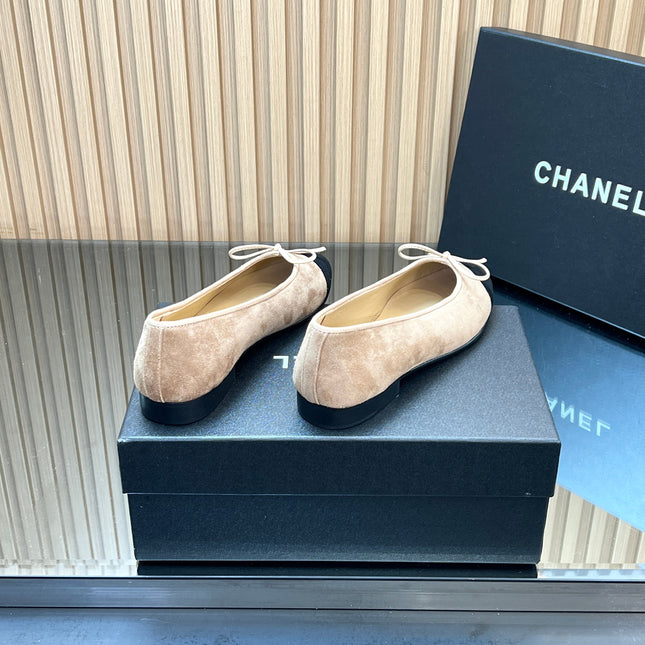CHANEL 25S BALLET FLATS 20MM IN NUDE AND BLACK SUEDE WITH BOW