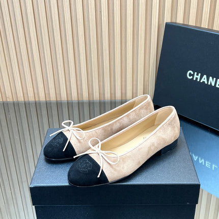CHANEL 25S BALLET FLATS 20MM IN NUDE AND BLACK SUEDE WITH BOW