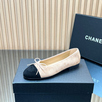 CHANEL 25S BALLET FLATS 20MM IN NUDE AND BLACK SUEDE WITH BOW