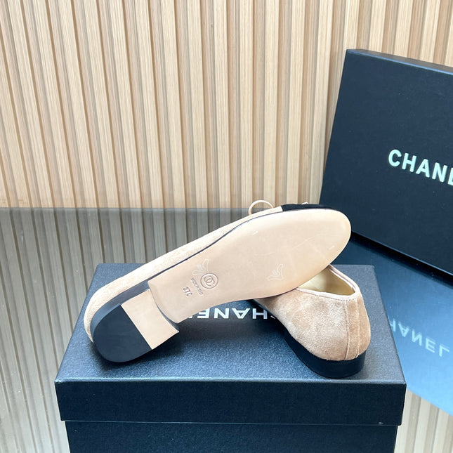 CHANEL 25S BALLET FLATS 20MM IN NUDE AND BLACK SUEDE WITH BOW
