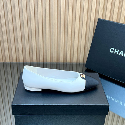 CHANEL 25S BALLET FLATS LOGO IN WHITE CALFSKIN AND BLACK CANVAS GOLD HARDWRE