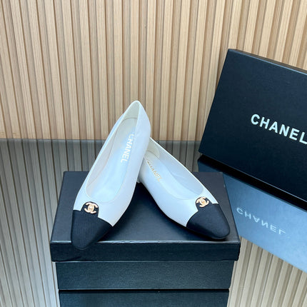 CHANEL 25S BALLET FLATS LOGO IN WHITE CALFSKIN AND BLACK CANVAS GOLD HARDWRE