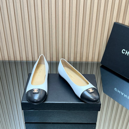 CHANEL 25S BALLET FLATS IN WHITE AND BLACK LAMBSKIN GOLD HARDWRE