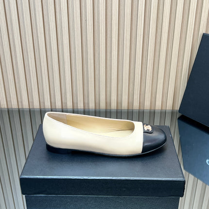 CHANEL 25S BALLET FLATS IN BEIGE AND BLACK LAMBSKIN GOLD HARDWRE