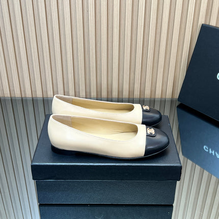 CHANEL 25S BALLET FLATS IN BEIGE AND BLACK LAMBSKIN GOLD HARDWRE