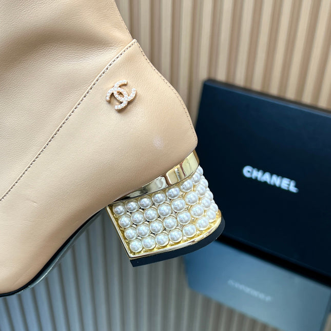 CHANEL 25S TALL BOOTS WITH PEARL DETAILS 50MM IN BEIGE CALFSKIN AND BLACK SUEDE
