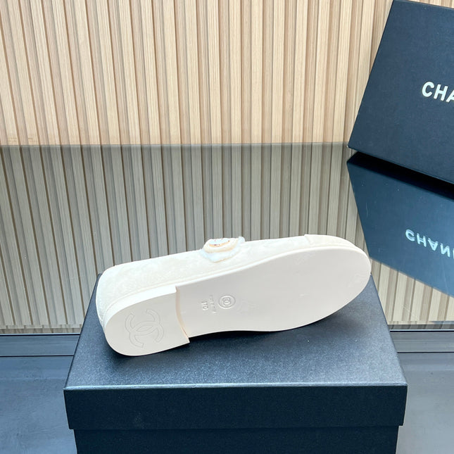 CHANEL 25S FURRY MARY JANE SHOES IN IVORY SUEDE