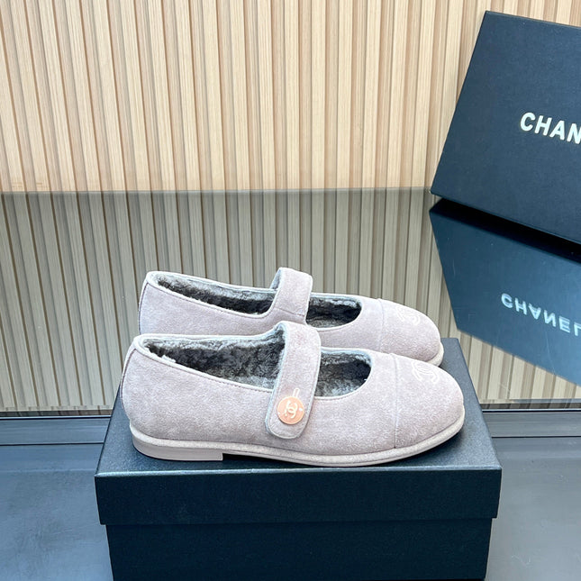 CHANEL 25S FURRY MARY JANE SHOES IN LIGHT PURPLE SUEDE