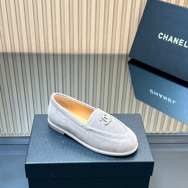 CHANEL 25S TEDDY LOAFER 15MM IN LIGHT GRAY SUEDE SILVER HARDWRE