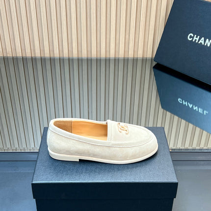 CHANEL 25S TEDDY LOAFER 15MM IN LIGHT BEIGE SUEDE GOLD HARDWRE