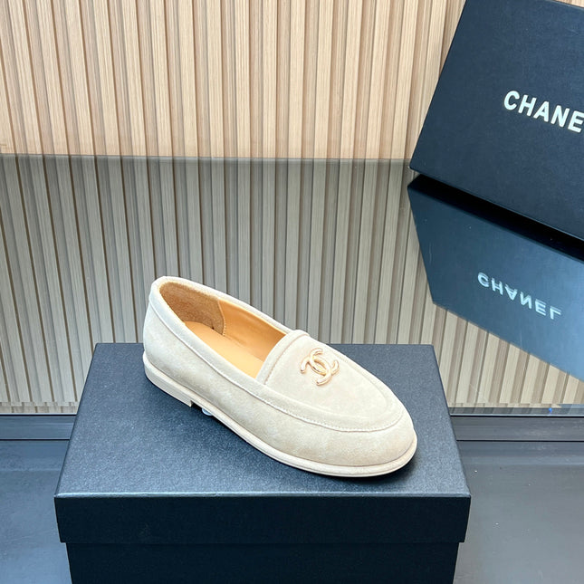 CHANEL 25S TEDDY LOAFER 15MM IN LIGHT BEIGE SUEDE GOLD HARDWRE