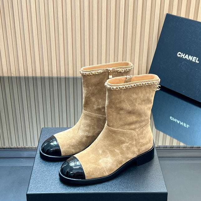 CHANEL 25S SHORT BOOTS WITH CHAIN IN LIGHT BROWN SUEDE
