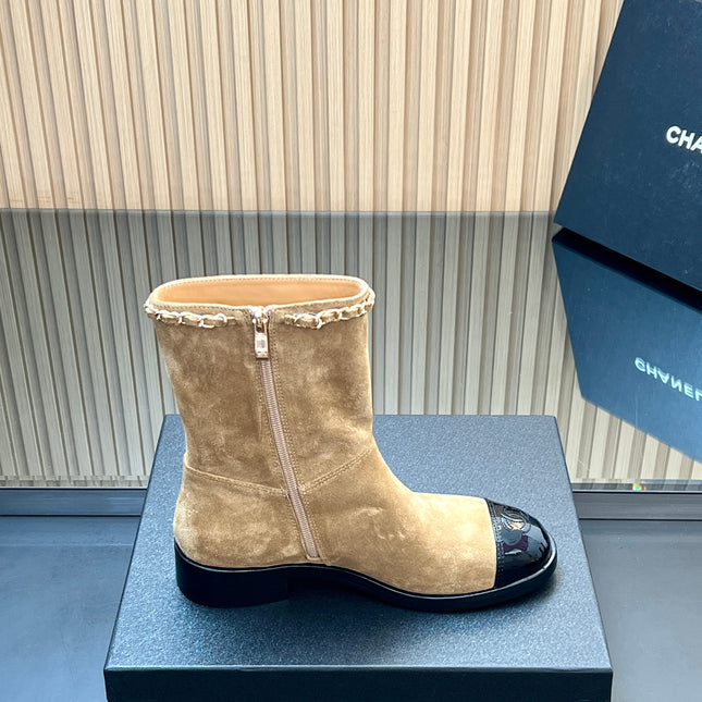 CHANEL 25S SHORT BOOTS WITH CHAIN IN LIGHT BROWN SUEDE