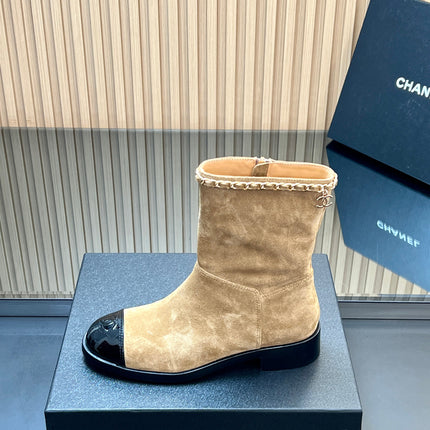 CHANEL 25S SHORT BOOTS WITH CHAIN IN LIGHT BROWN SUEDE