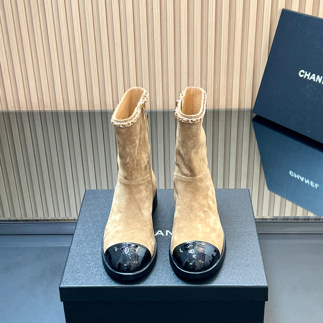 CHANEL 25S SHORT BOOTS WITH CHAIN IN LIGHT BROWN SUEDE