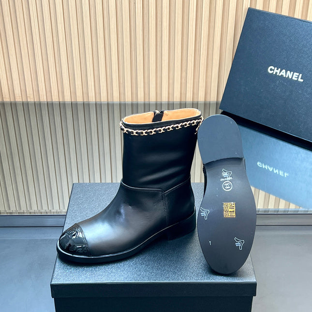 CHANEL 25S SHORT BOOTS WITH CHAIN IN BLACK CALFSKIN