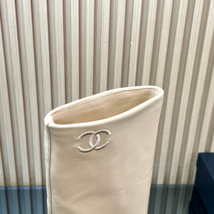 CHANEL 25S HIGH BOOTS 65MM IN BEIGE CALFSKIN GOLD HARDWRE
