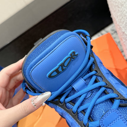 SNEAKER IN COBALT BLUE CALFSKIN AND BREATHABLE MESH 175311