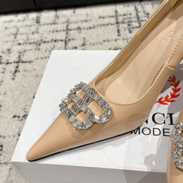 POINTED HIGH PUMPS IN LUXE BEIGE PATENT CALFSKIN WITH CRYSTAL BUCKLE