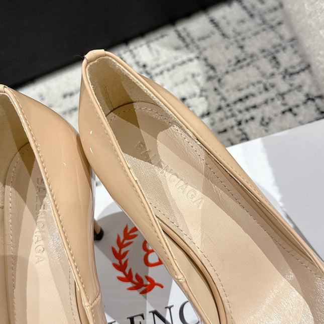 POINTED HIGH PUMPS IN LUXE BEIGE PATENT CALFSKIN WITH CRYSTAL BUCKLE