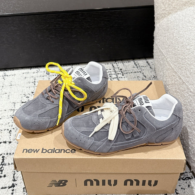 MM x NB SNEAKER IN GREY SUEDE