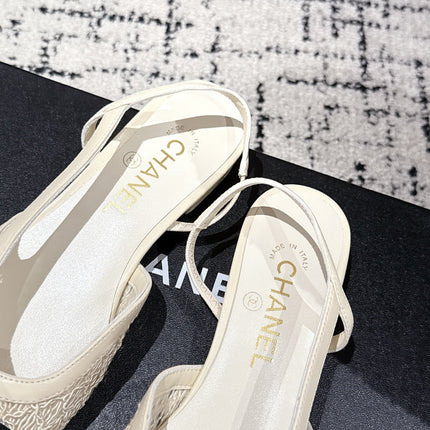 SLINGBACK 25S IN OFF WHITE AND BLACK FABRIC