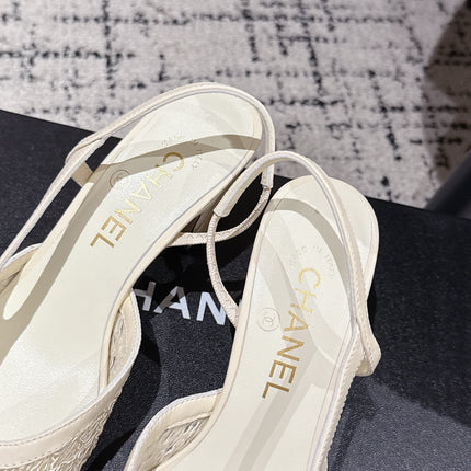 HIGH SLINGBACK 25S IN OFF WHITE FABRIC AND BLACK CALFSKIN CANVAS